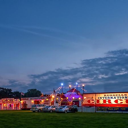 Vintage, Circus Holiday Home Мейбълторп Екстериор снимка