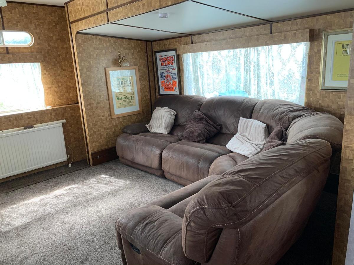 Vintage, Circus Holiday Home Мейбълторп Екстериор снимка