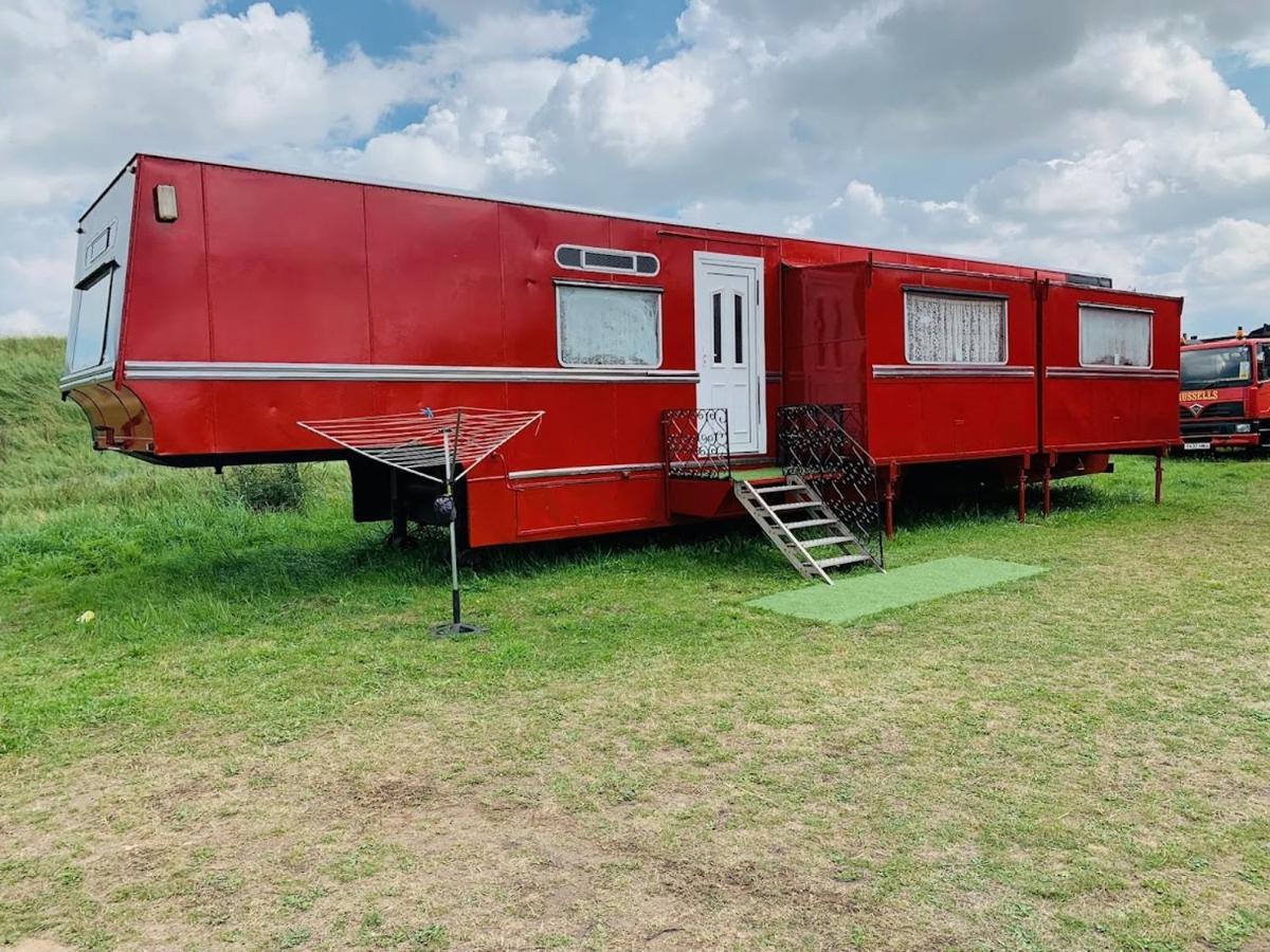 Vintage, Circus Holiday Home Мейбълторп Екстериор снимка